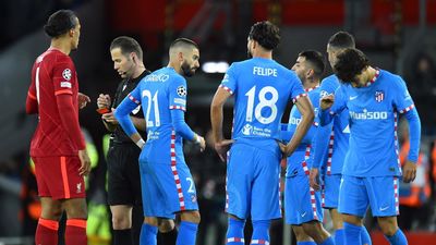 Otra decisión arbitral que enfada al Atlético