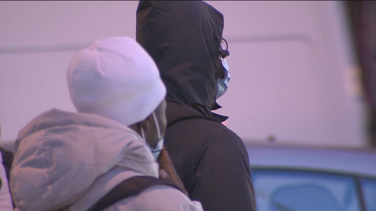 La redada en plaza Elíptica reduce pero no corta la afluencia de inmigrantes que buscan trabajo