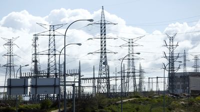 El precio de la luz se estabiliza este viernes en 171,45 euros/MWh