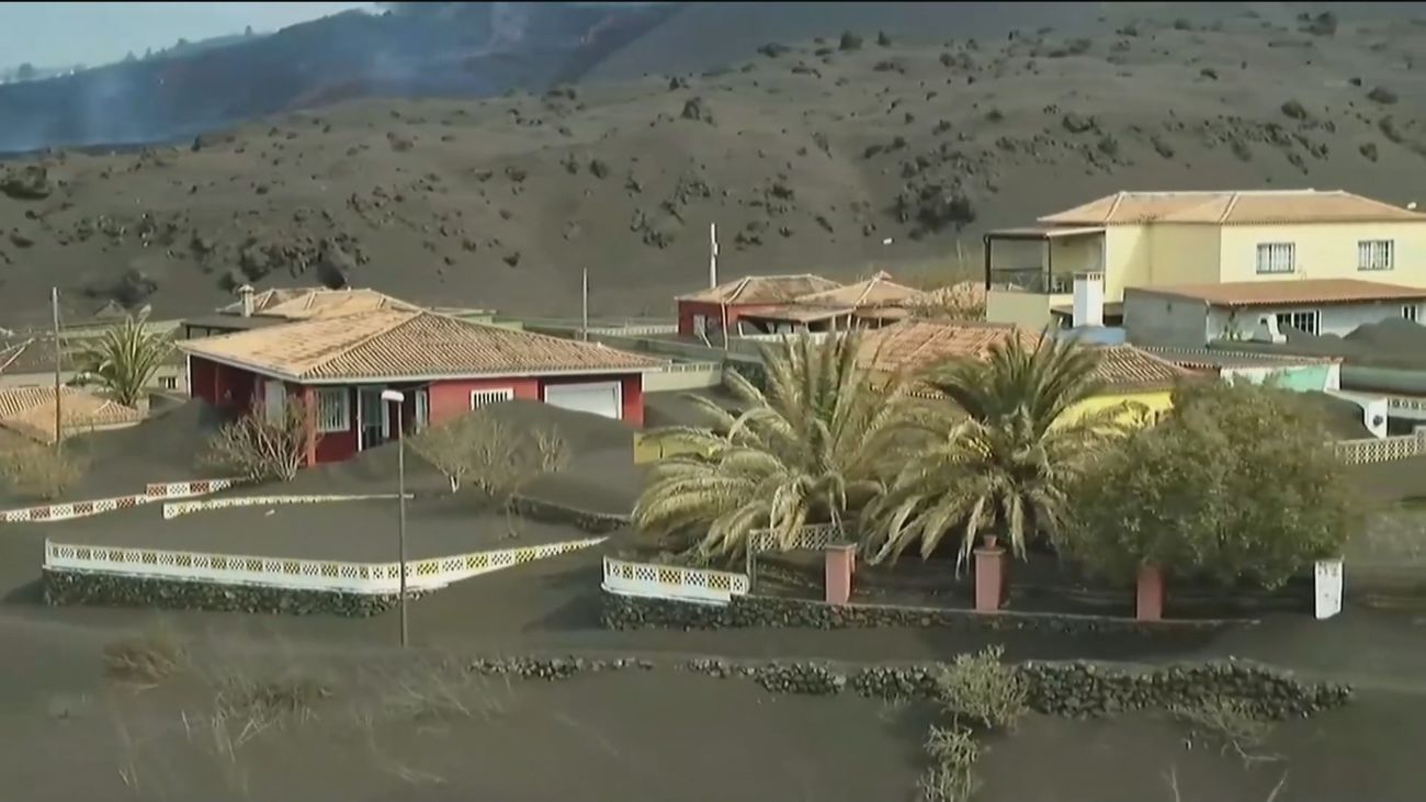 Viviendas y suelos de la isla de La Palma cubiertos de cenizas