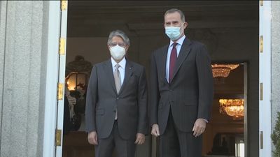Felipe VI recibe al presidente de Ecuador en el inicio de su visita de trabajo a España