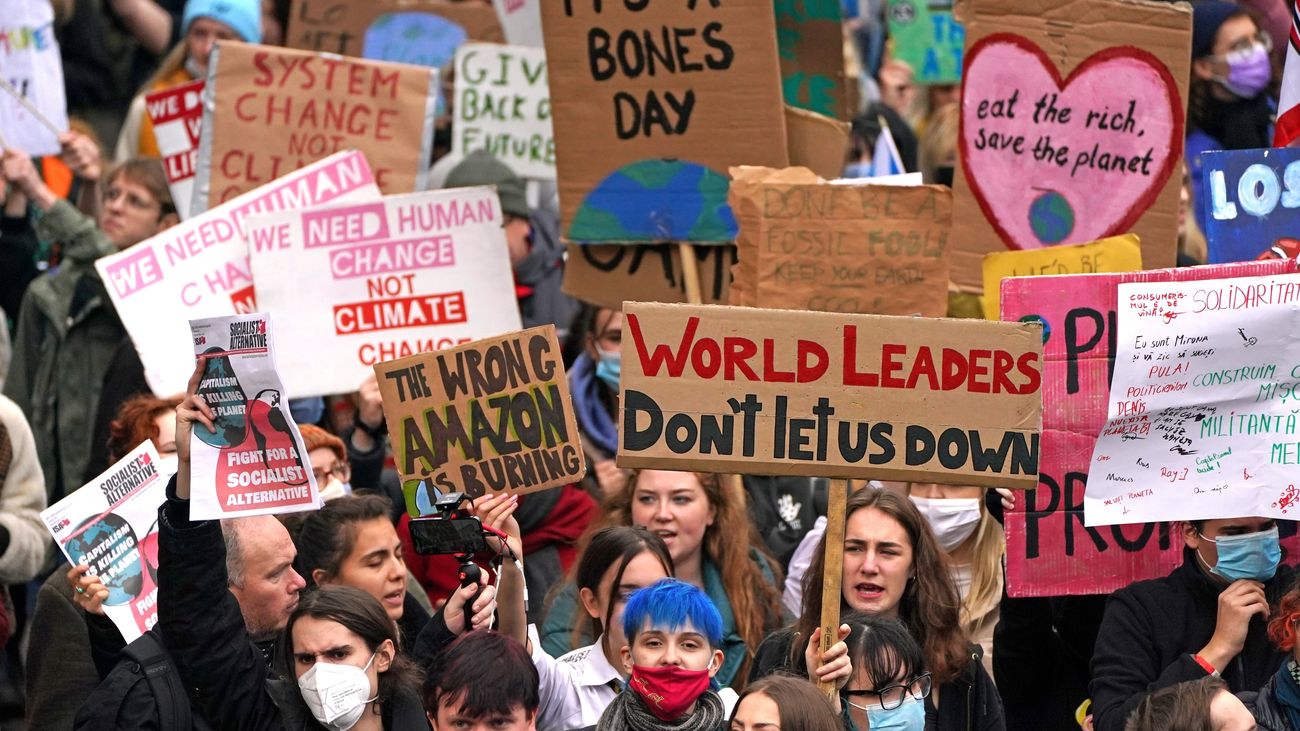 Miles de jóvenes se manifiestan en Glasgow para pedir a los gobiernos más acción y menos palabras