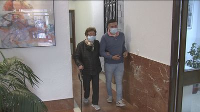 Cinco millones de personas, el 10% de la población española, se dedica a la labor de cuidar