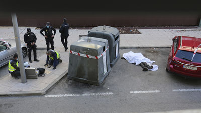 La Policía abate a un hombre que amenazaba con un  cuchillo a viandantes junto a un centro de salud de Villaverde