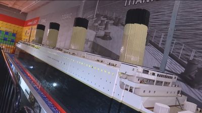 Un Titanic de once metros o el poblado de 'Los Pitufos', en la mayor exposición de Lego de Europa que está en Madrid