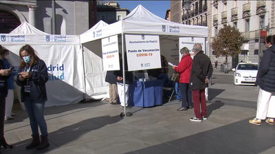 Madrid continúa su ofensiva de vacunación, con puntos móviles en Opera, Brunete y San Martín de la Vega