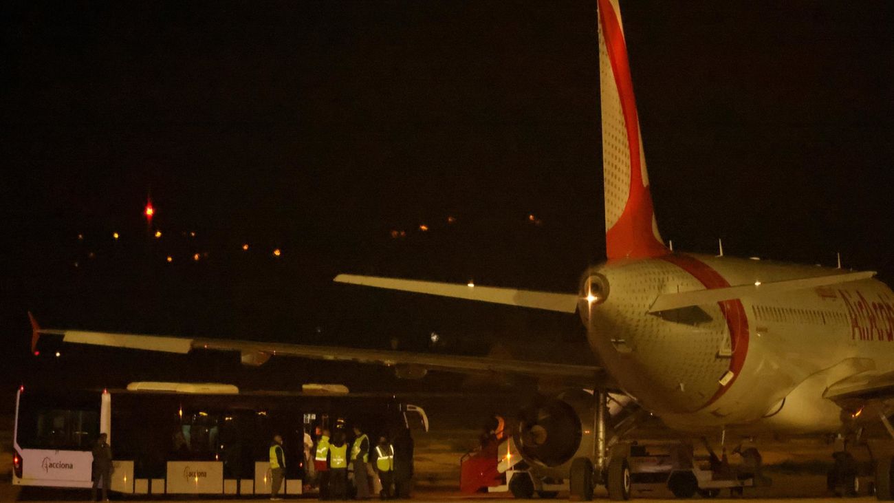 12 pasajeros detenidos del avión marroquí aterrizado en Palma tras una falsa emergencia