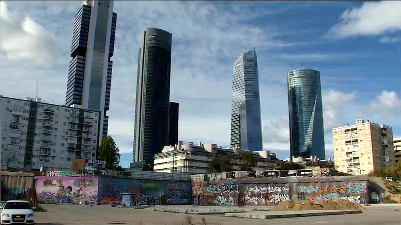 Chabolas a la sombra de rascacielos, los contrastes sociales de Chamartín