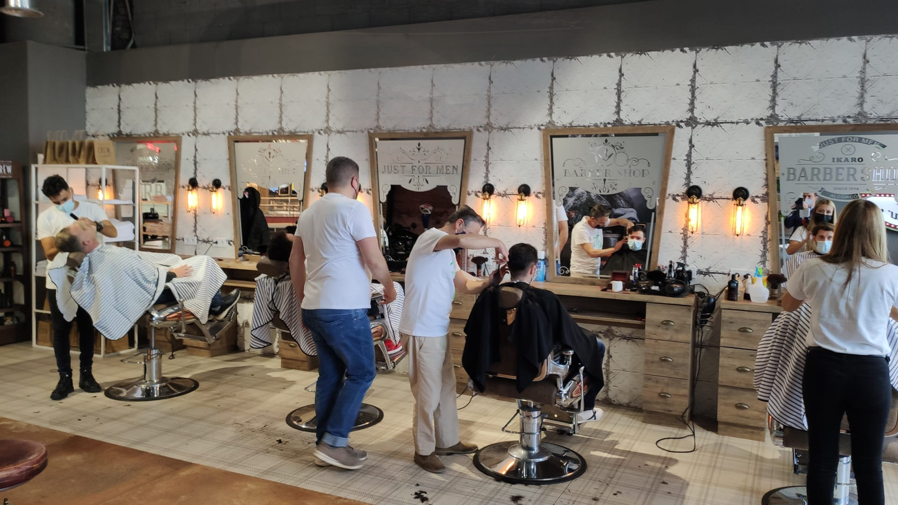 Cortes de pelo solidarios para ayudar a La Palma