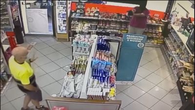 Detenidos dos jóvenes por robar con pistolas y machetes en gasolineras y salones de juegos