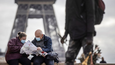 Francia exigirá una tercera dosis para mayores de 65 años