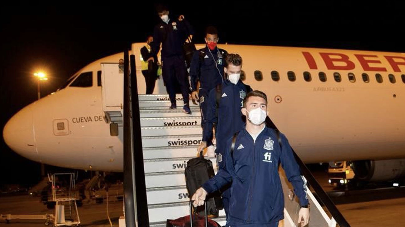 España aterriza en Atenas con la obligación de ganar