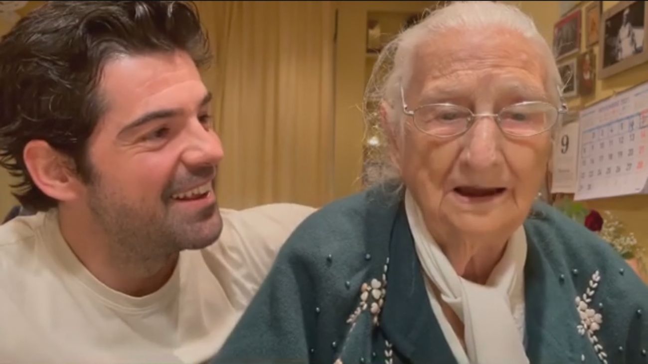 Así celebra la tata de Miguel Ángel Muñoz sus 97 años