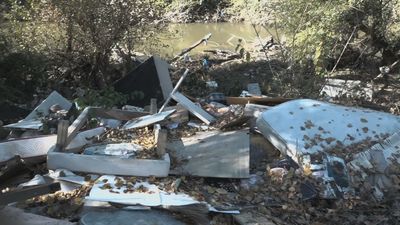 Descubrimos un nuevo punto de vertido de escombros en el río Guadarrama