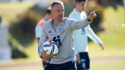 Luis Enrique huye de la presión ante Grecia: "Soy muy happy"