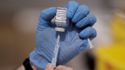 Autocita Madrid: los 'cuarentones' se animan para recibir la tercera dosis de la vacuna