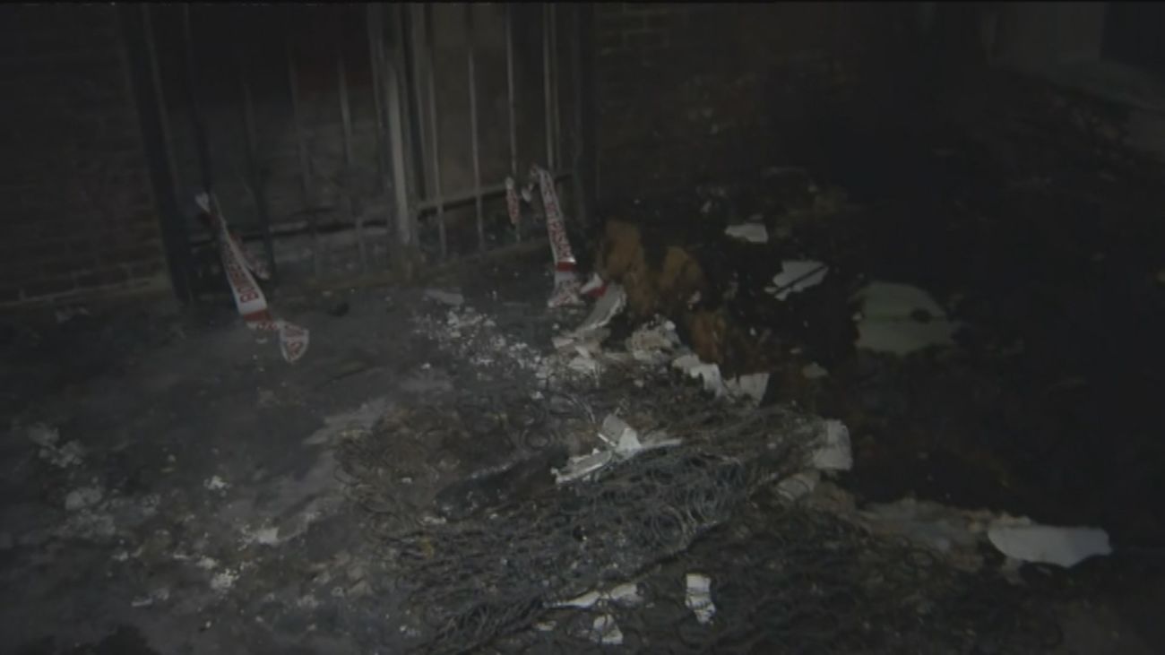 Un joven ataca y quema a tres personas sin hogar en el parque Casino de la Reina