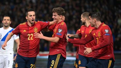 0-1. España no falla en Grecia y se jugará estar en el Mundial con Suecia