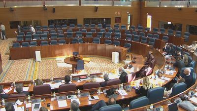 Toda la izquierda y Vox abandonan la Asamblea de Madrid y el PSOE pide la dimisión de su presidenta