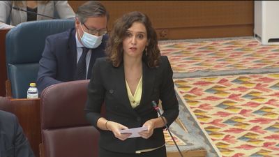 Ayuso emplaza a Vox a llegar a un acuerdo sobre Presupuestos pero pide que deje de tirarle "a la cara" leyes LGTBI y menas