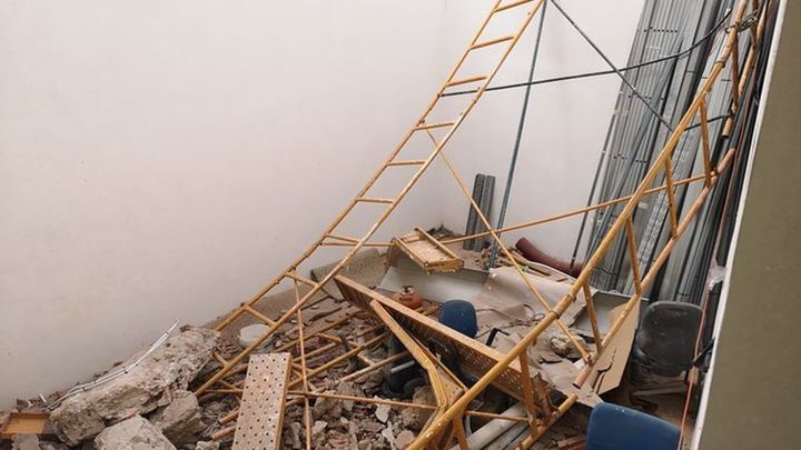 Estado en el que ha quedado el andamio / EMERGENCIAS 112 MADRID