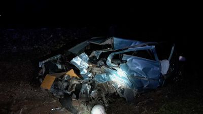 Dos personas salvan la vida tras ser arrollado su coche por un tren en Tarancón