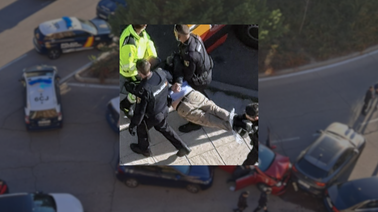 Arrestado tras huir de la Policía y colisionar con dos coches en Sanchinarro