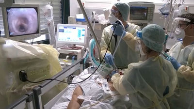 La pandemia se dispara en el centro y este de Europa donde vuelven las restricciones