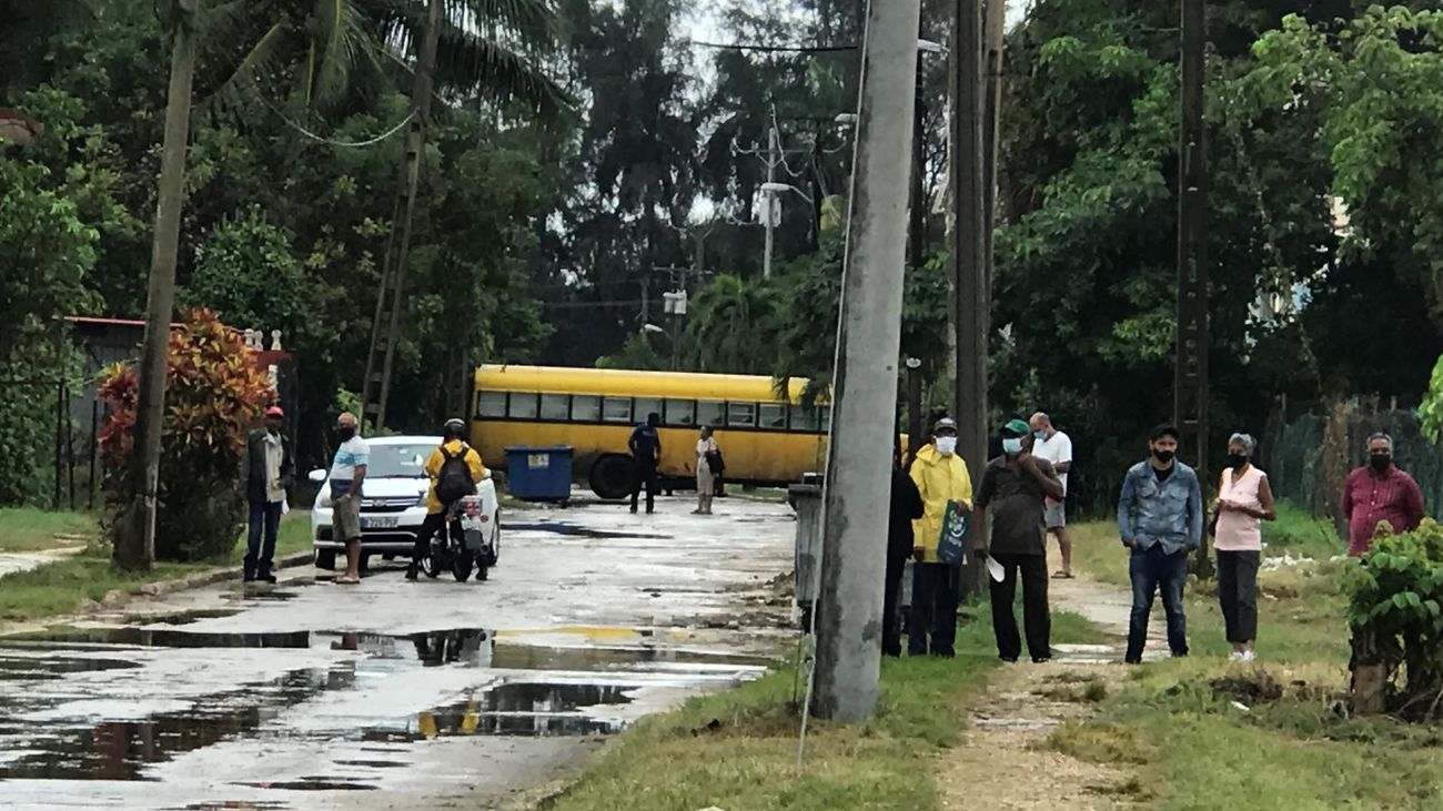 La oposición convoca protestas masivas en Cuba este lunes para reclamar el fin de la dictadura