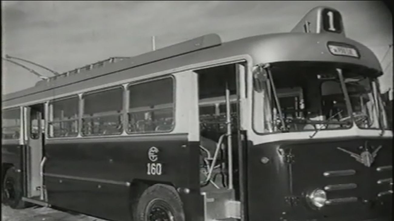 La EMT ha evolucionado con Madrid: De los trolebuses y los 'orugas' a los autobuses cien por cien eléctricos