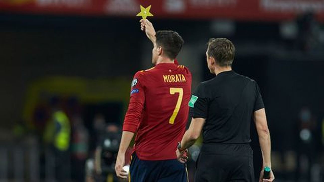 Hablamos con Miguel Ángel, el pequeño que le entregó a Morata la estrella de la suerte