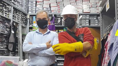 Esta tienda de venta de ropa de trabajo de Madrid ha multiplicado sus ventas tras la pandemia