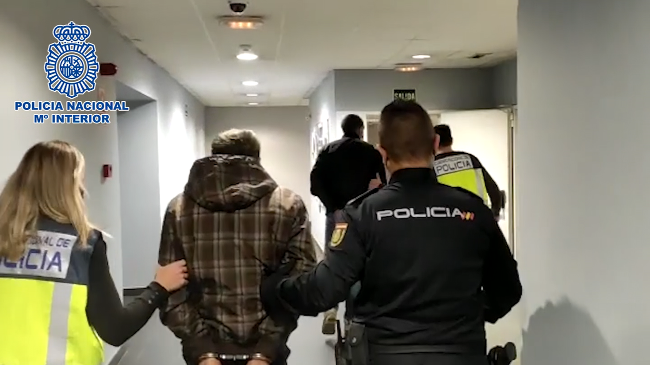 Dos detenidos por robar dentro de siete vehículos en Móstoles