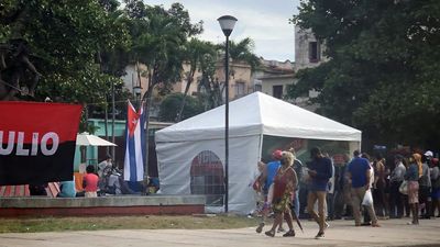 El gobierno cubano reprime las protestas con policías en las calles, actos de repudio y detención de opositores