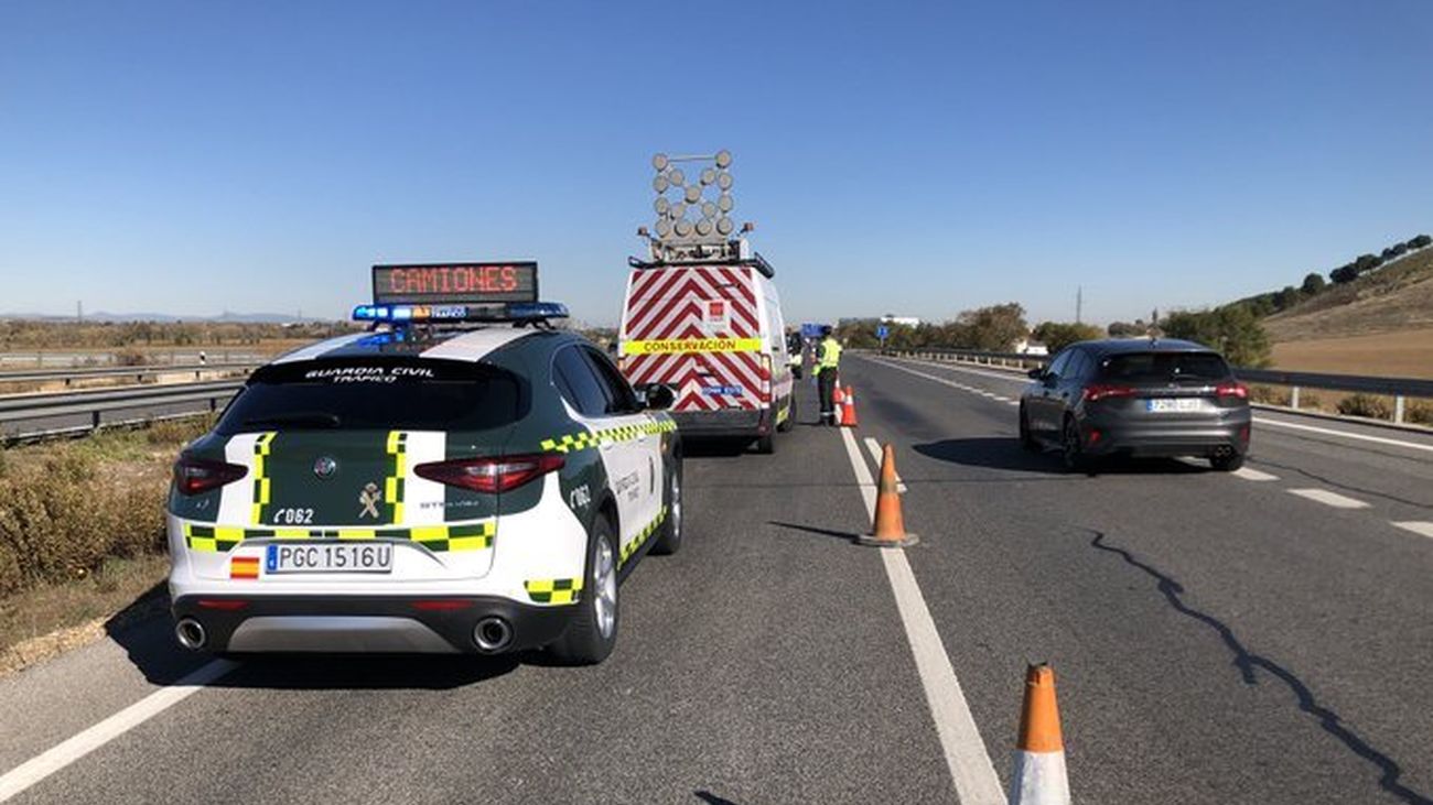 Localizan un hombre muerto en la cuneta de la M-203, en Torres de la Alameda