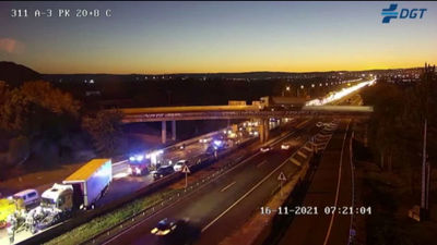 Grandes retenciones en la A-3 por dos accidentes en ambos sentidos