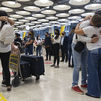 Sanidad afirma que realiza un test de antígenos en los aeropuertos a todos los pasajeros que vienen de países de riesgo