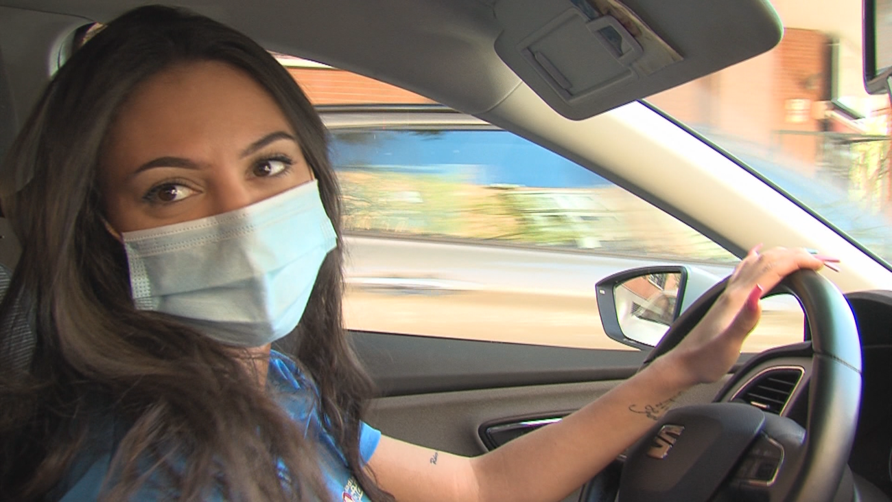 Conocemos a la taxista más joven de Madrid