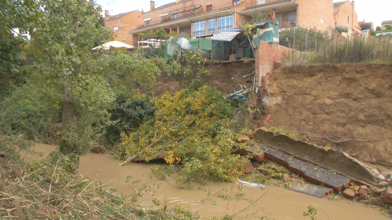 Los vecinos de Arroyomolinos temen que sus viviendas puedan venirse abajo
