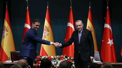 Erdogan traslada a Sánchez  que quiere fabricar un portaaviones más grande y un submarino con Navantia