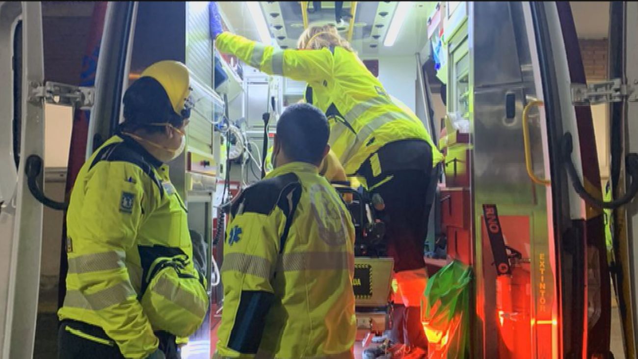 Dos heridos al colisionar su moto con un turismo en el cruce entre Francisco Silvela y Príncipe de Vergara