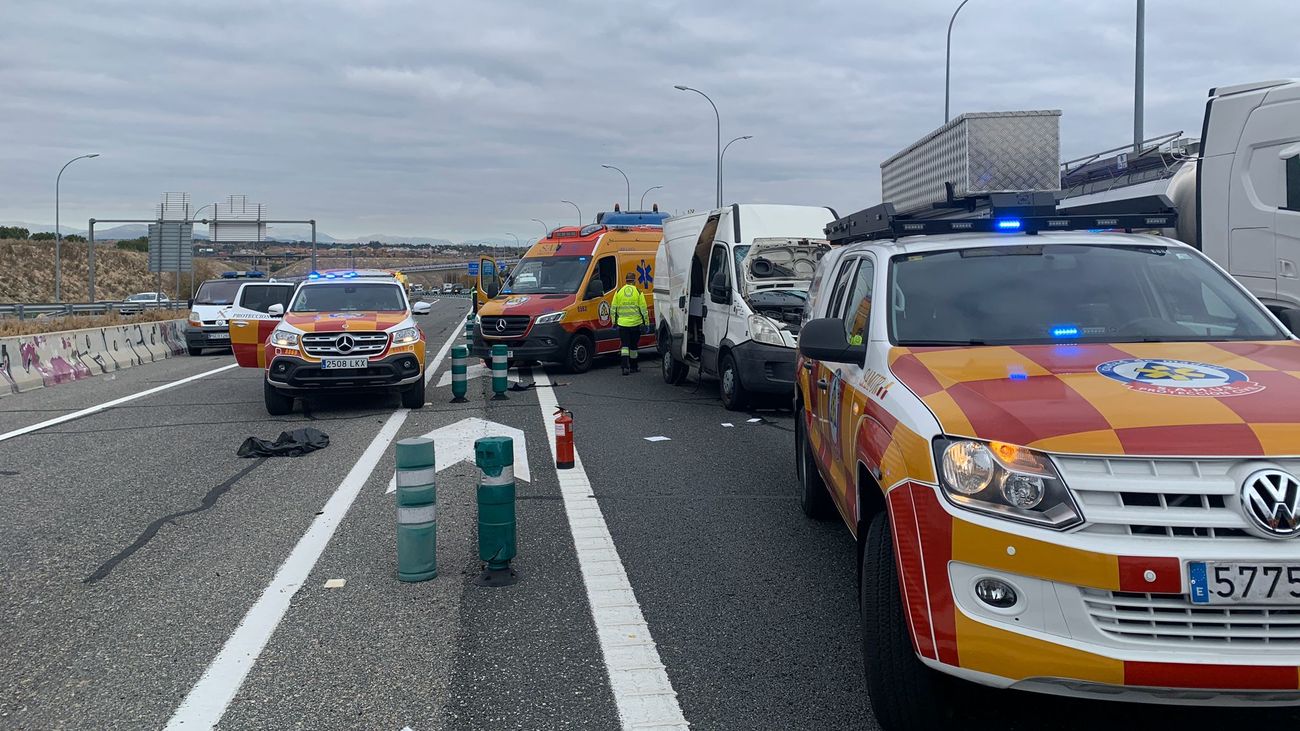 Herido grave en la M-40 cuando revisaba una avería y fue arrollado por un camión