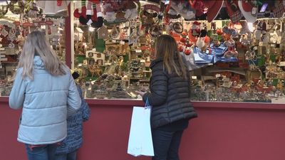 El mercadillo de la Plaza Mayor vuelve con 104 casetas a la Navidad de Madrid
