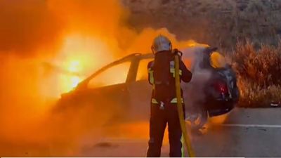 El incendio de un coche en Cobeña moviliza a los bomberos
