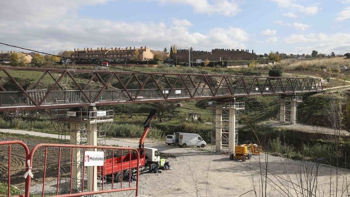 Móstoles prevé reabrir la pasarela peatonal de Parque Coimbra en el mes de diciembre