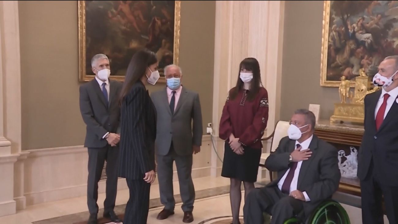 La reina Letizia se reúne con las asociaciones de afectados por accidentes de trafico