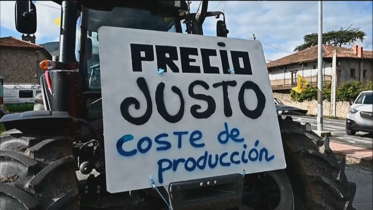 El campo prepara una "gran manifestación en Madrid" que podría coincidir con  la de los transportistas