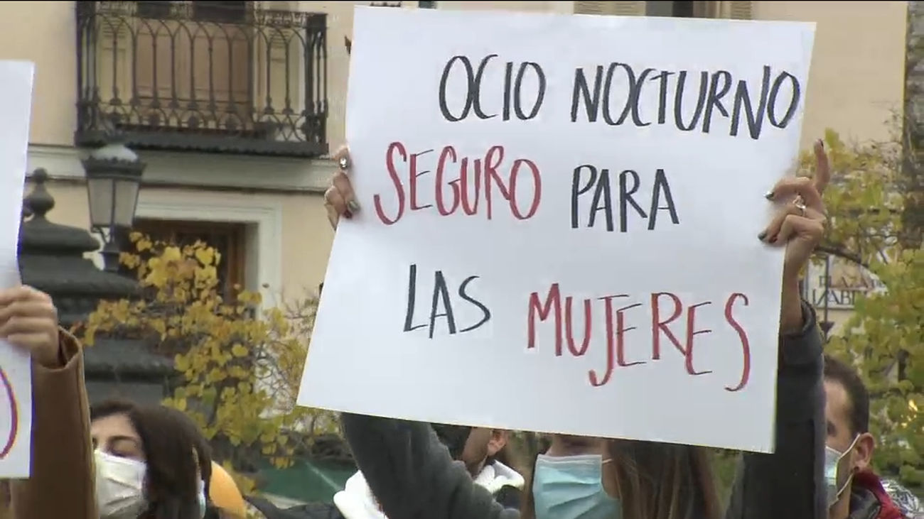 Un centenar de personas se manifiestan en Opera contra las violaciones por sumisión química
