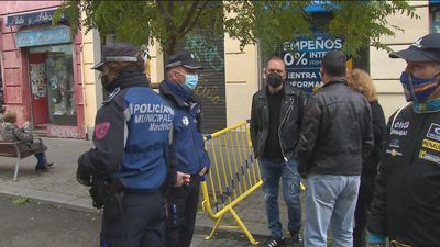 Los dueños de los locales comerciales del Rastro se quejan de la disminución de las ventas por los controles de acceso