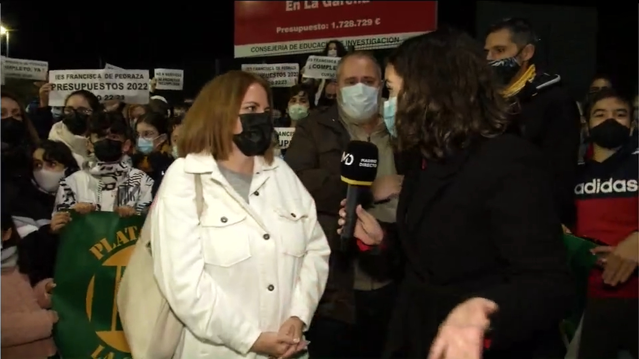 Los alumnos del IES Francisca de Pedraza, de camino a un tercer año dando clases en barracones